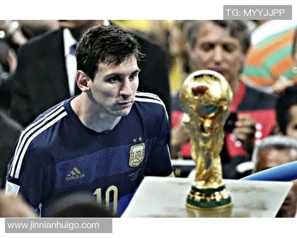 两位金球先生的传奇相遇2006年魔笛首秀梅西国家队首球回顾